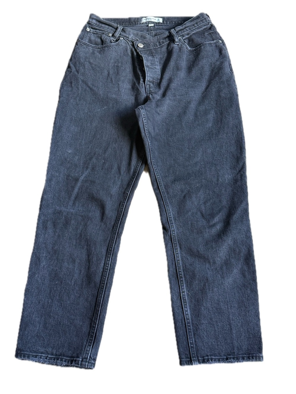 ABERCROMBIE & FITCH | The Dad High-Rise Asymmetrical Waist Jeans in Washed Black - Picture 3 of 11
